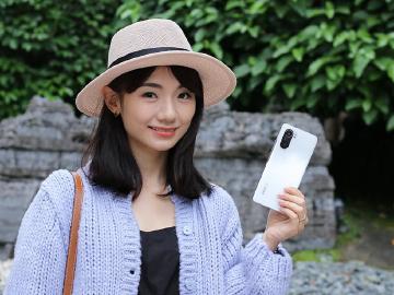 超高性價比5G旗艦手機 POCO F3開箱與效能跑分