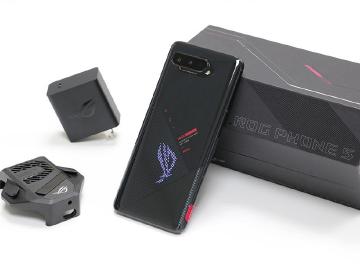 點陣背蓋更吸睛！ROG Phone 5開箱與效能跑分