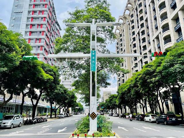 亞太電信與富鴻網、光寶科打造首座5G毫米波智慧燈桿