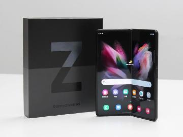 三星折疊螢幕手機Z Fold3 效能跑分、電池續航力實測