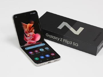 封面螢幕變更大 SAMSUNG Z Flip3 5G防水折疊手機開箱