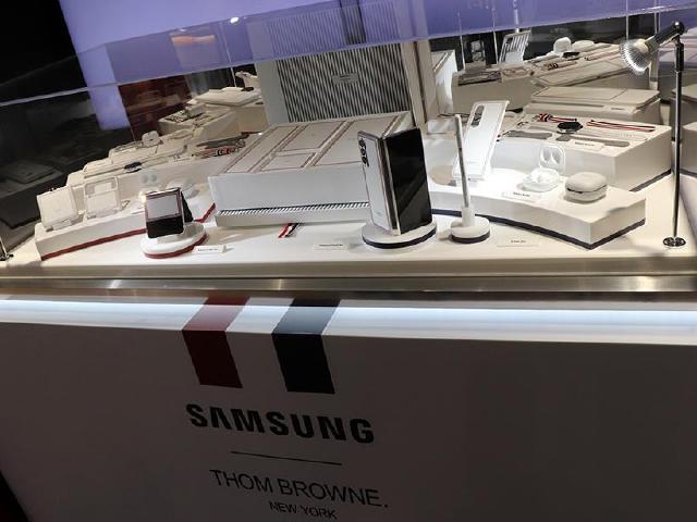 秒殺！三星Thom Browne限量版折疊手機5分鐘預購額滿