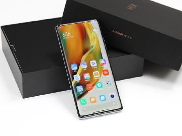 螢幕下鏡頭完美隱藏！小米MIX 4全螢幕手機開箱跑分