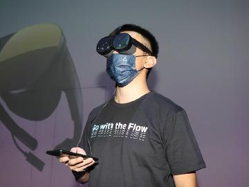 輕量級的沉浸式VR眼鏡 HTC VIVE Flow台灣公開亮相