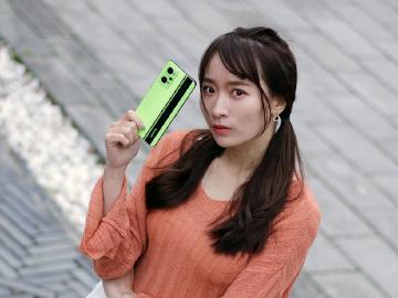 黑薄荷時尚更有型 realme GT Neo2散熱旗艦手機開箱