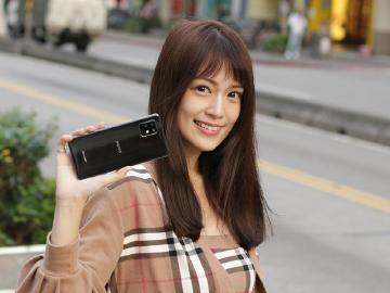 最輕5G手機、支援毫米波規格 SHARP AQUOS zero6開箱