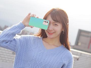 5000萬畫素自拍廣角前鏡頭 vivo V23 5G醫美級手機體驗