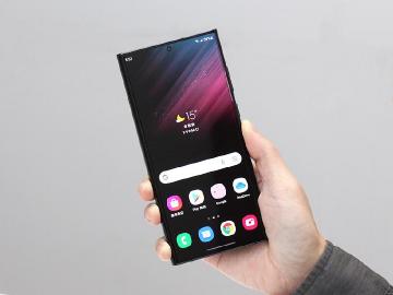 三星S22系列手機出廠未提供螢幕保護貼！原廠：環保考量