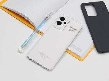 紙感背蓋 realme GT2 Pro開箱拍照與跑分評測