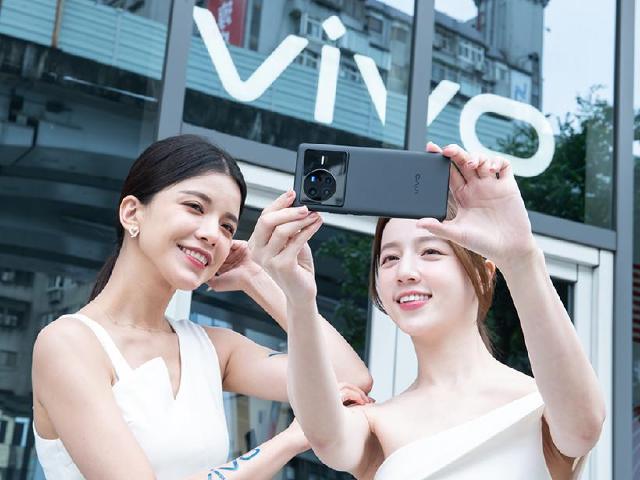 vivo X80台灣價格近2萬8 指定通路預購送TWS 2e耳機