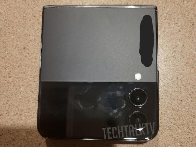 傳封面螢幕尺寸變大 SAMSUNG Z Flip4折疊手機實機照疑洩
