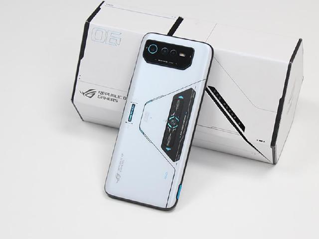 IPX4防水、165Hz螢幕 ROG Phone 6 Pro搶先開箱體驗