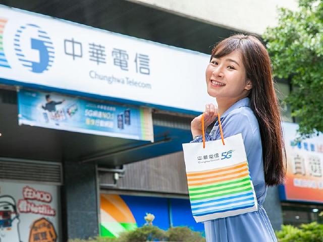 中華電信挺老爸 8月底前購機享優惠、送Hami Point點數