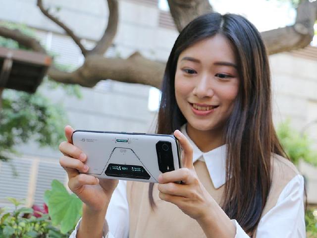 華碩嗆友商！產品聲量不如ROG Phone 6電競手機