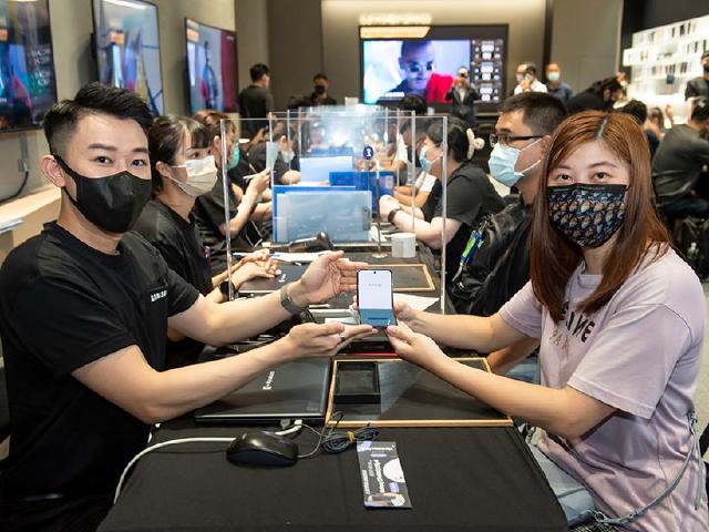 三星摺疊機預購創佳績 Fold4雪松綠受歡迎 Flip4精靈紫最搶手