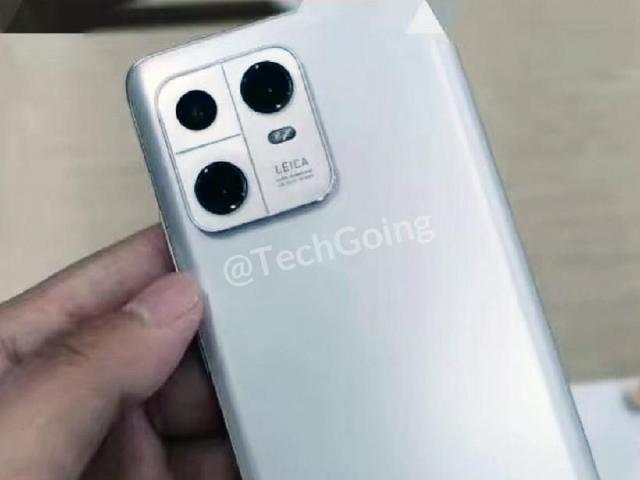 小米13 Pro實機照疑洩背部設計 Sony IMX989與徠卡鏡頭可能導入