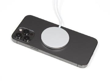結合蘋果MagSafe 無線充電聯盟發表Qi2新一代磁吸充電標準