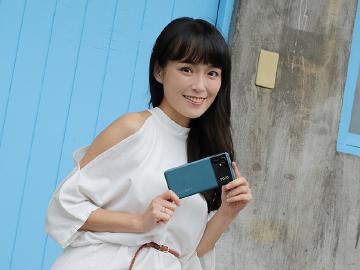 經典類皮革背蓋4G手機 POCO M5開箱評測