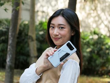 華碩延續65W快充規格 ROG Phone 7系列手機通過認證