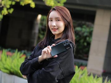 高通S695與6.67吋120Hz螢幕 POCO X5 5G開箱跑分測試