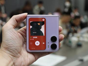 OPPO Find N2 Flip釋出新功能！外螢幕能顯示Spotify、語音轉文字回覆