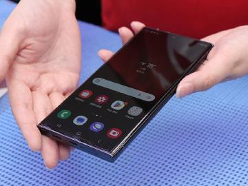 嚴選名膜UV全膠玻璃保護貼 讓三星S23 Ultra多一層防護力