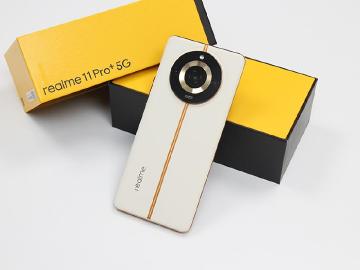 素皮背蓋、雙曲面螢幕 realme 11 Pro+開箱看外觀