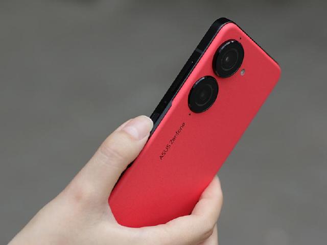 [SOGI調查報告]華碩Zenfone 10網友滿意度 對這款規格反應兩極