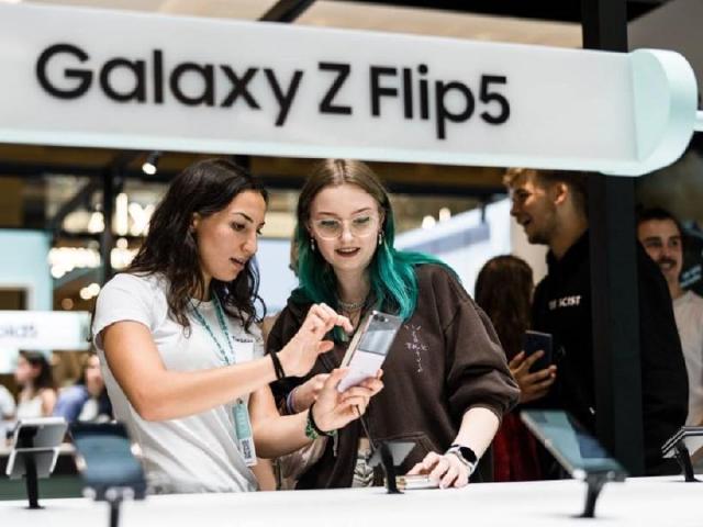 三星摺疊機全球預購創佳績 65%消費者選Galaxy Z Flip5