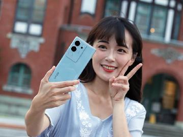 輕薄好拍的vivo V29 5G 還有柔光環可隨時補光調色