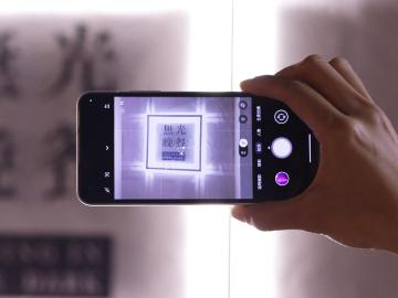 當華碩Zenfone 10走進「無光晚餐」！手機王帶你一起深度體驗