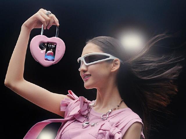 OPPO攜手AMBUSH 跨界打造只送不賣的Find N3 Flip心形手機殼