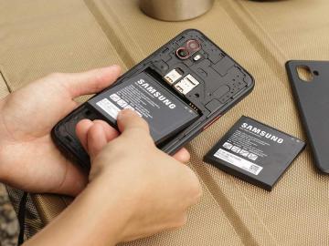 天氣冷導致電池壽命縮短、手機掉電量變快？三星建議避免這樣用