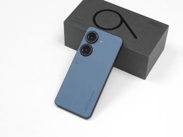 華碩小尺寸手機Zenfone 9哪裡能買到？通路最低價格整理(2024.6)