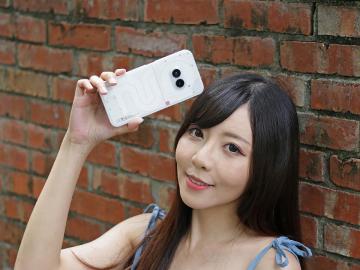 外型獨特的中階規格手機 Nothing Phone 2a開箱跑分