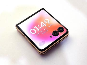 Motorola razr 50 ULTRA小摺疊大跳水！上市未滿月價格降超過16%