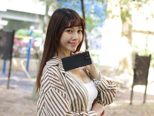 華碩6.78吋大螢幕手機現在買再省2千元!Zenfone 11 Ultra通路最低價格整理(2024.8)