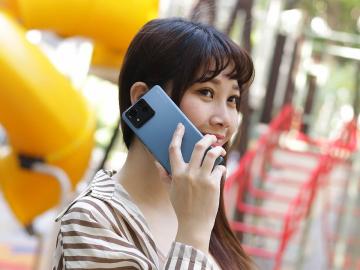 華碩大螢幕旗艦手機Zenfone 11 Ultra上市半年更便宜!通路最低價格一次看(2024.9)