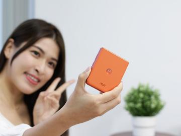 為什麼要換摺疊螢幕手機？Motorola razr 50成為出國旅遊必備單品