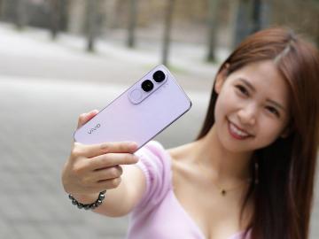 AI柔光人像手機、80W極速閃充 vivo V40 Lite開箱體驗
