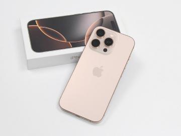 來看看iPhone 16 Pro盒裝配件有什麼改變?沙漠色鈦金屬新顏色開箱