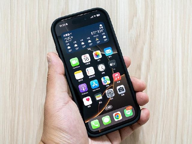 iOS 18.0.1螢幕觸控傳災情？iPhone 16系列貼了保護貼問題更明顯
