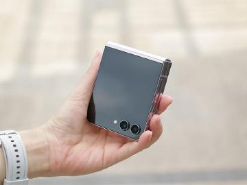 三星Z Flip5與Z Fold5換電池、螢幕要多少錢？摺疊手機通路維修價格一次看(2024.10)