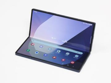 AI手機、商務平板一次擁有！三星摺疊手機Z Fold6通路最低價格整理(2024.12)