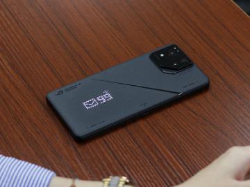 ROG Phone 8換電池與螢幕要多少錢？全系列通路維修報價一次看(2024.12)