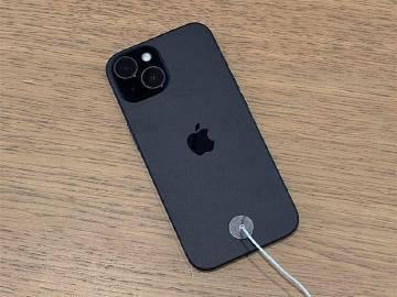 多了USB-C接孔的哀鳳15現在買省很多!iPhone 15通路最低價格整理(2025.1)