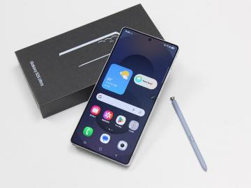 6.9吋全平面大螢幕、鈦金屬平面邊框設計!三星S25 Ultra開箱體驗