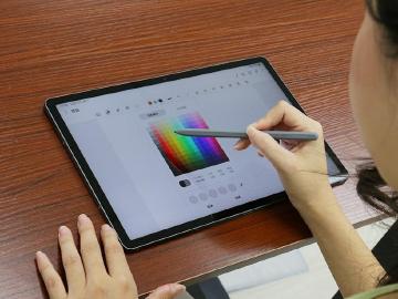 SAMSUNG學生平板多了IP68防水更耐用！Tab S9 FE通路最低價格一次看(2024.02)