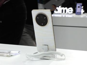 全球首款冰感變色手機 realme 14 Pro台灣4月上市