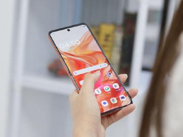 摩托羅拉razr 50上市9個月後便宜多少錢？Motorola小摺疊手機通路最低價格整理(2025.4)
